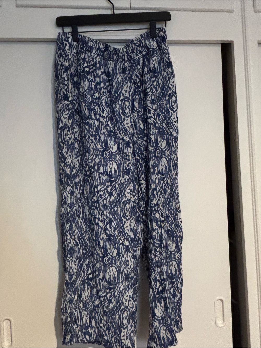 Abercrombie Blue and White Print Pants Size L